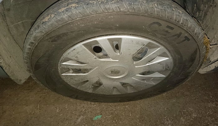 2015 Maruti Swift Dzire VXI, Petrol, Manual, 82,076 km, tyre