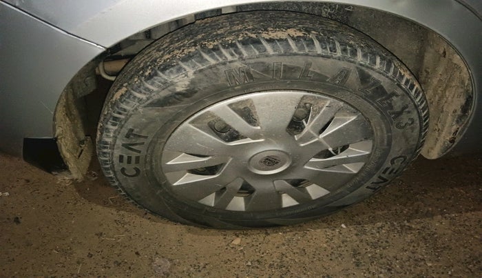 2015 Maruti Swift Dzire VXI, Petrol, Manual, 82,076 km, tyre