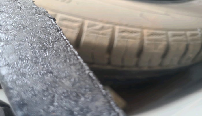 2015 Volkswagen Vento HIGHLINE DIESEL 1.5, Diesel, Manual, 1,56,170 km, tyre