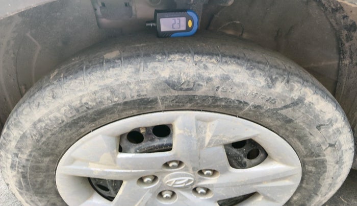 2022 Hyundai VENUE S+ 1.2, Petrol, Manual, 1,05,062 km, tyre