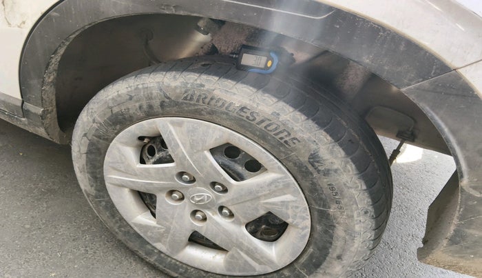 2022 Hyundai VENUE S+ 1.2, Petrol, Manual, 1,05,062 km, tyre