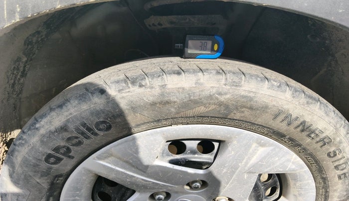 2022 Hyundai VENUE S+ 1.2, Petrol, Manual, 1,05,062 km, tyre