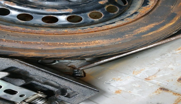 2013 Honda Amaze 1.2L I-VTEC S, Petrol, Manual, 1,74,505 km, tyre