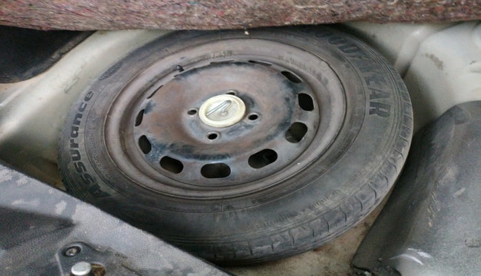 2011 Ford Figo TITANIUM 1.2 PETROL, Petrol, Manual, 72,176 km, tyre