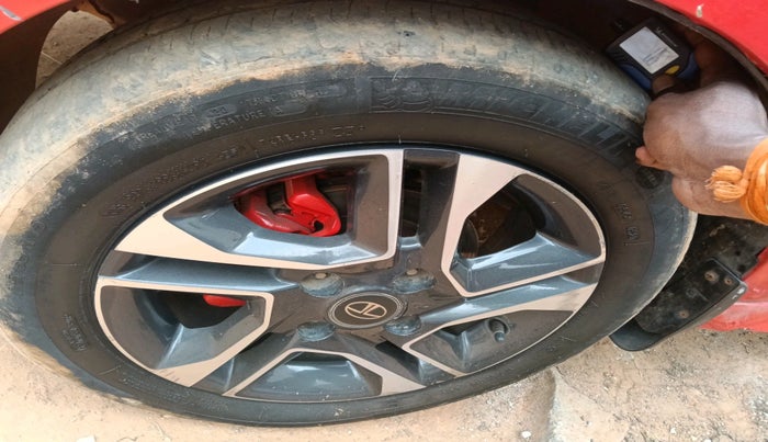 2020 Tata Tiago XZA PLUS PETROL, Petrol, Automatic, 68,763 km, tyre