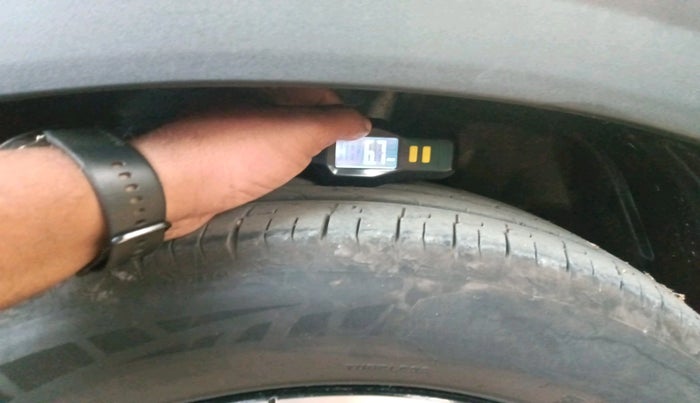 2025 Tata NEXON FEARLESS SUNROOF DCA 1.2 PETROL, Petrol, Automatic, 3,580 km, tyre