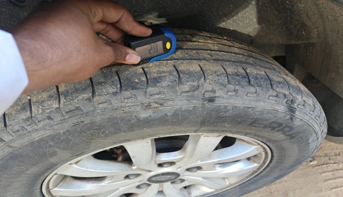 2016 Mahindra XUV500 W10, Diesel, Manual, 2,00,368 km, tyre