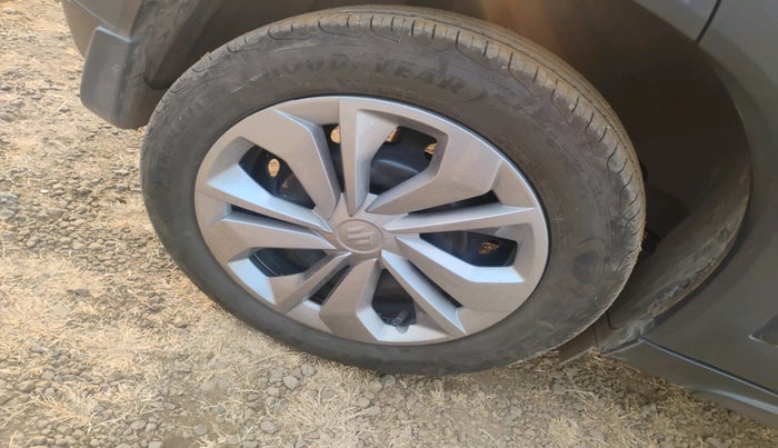 2024 Maruti FRONX SIGMA 1.2 MT, Petrol, Manual, 2,616 km, tyre