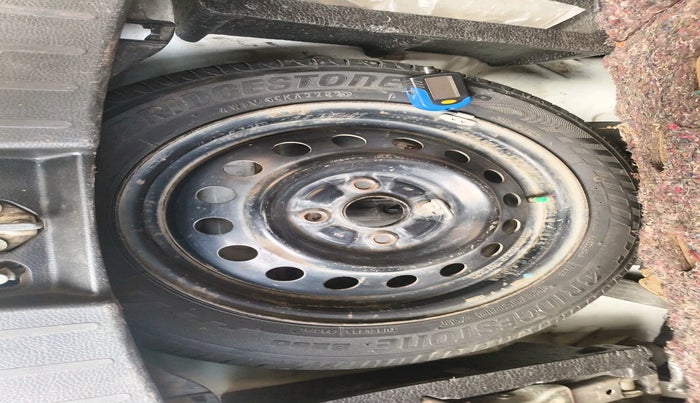 2013 Maruti Wagon R 1.0 VXI, Petrol, Manual, 93,937 km, tyre