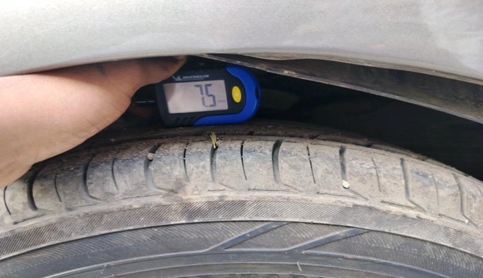 2011 Chevrolet Beat LS PETROL, Petrol, Manual, 26,725 km, tyre