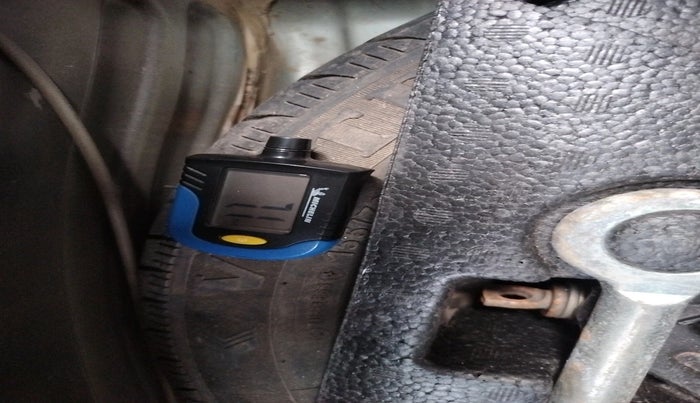 2011 Chevrolet Beat LS PETROL, Petrol, Manual, 26,725 km, tyre