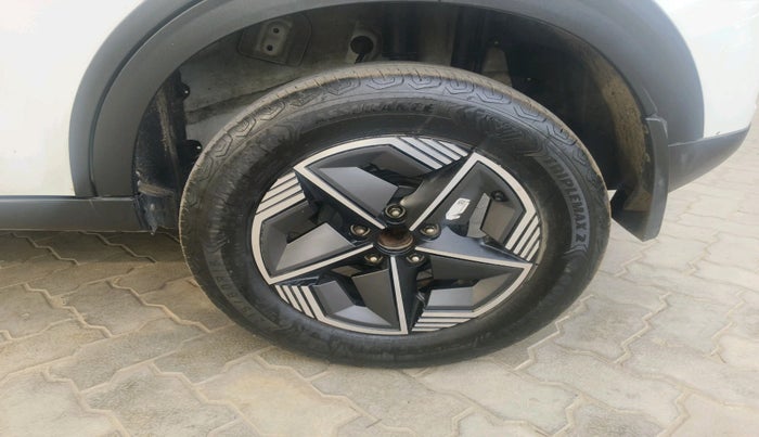 2024 Tata NEXON CREATIVE + AMT 1.5 DIESEL, Diesel, Automatic, 39,320 km, tyre