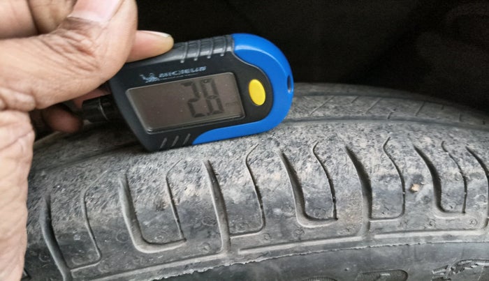 2016 Renault Kwid RXT 0.8, Petrol, Manual, 72,545 km, tyre