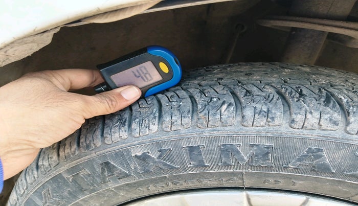 2011 Toyota Etios Liva G, Petrol, Manual, 1,21,836 km, tyre