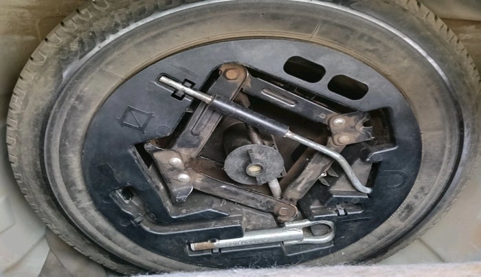 2017 Mahindra Kuv100 K6 D 6 STR, Diesel, Manual, 2,04,010 km, tyre