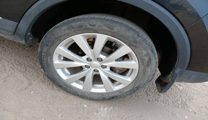 2022 MG ASTOR SUPER EX 1.5 MT, Petrol, Manual, 29,347 km, tyre