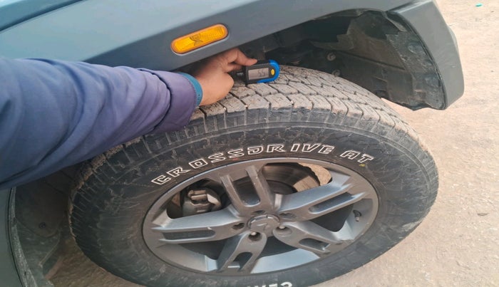 2024 Mahindra Thar LX D HT 2WD MT, Diesel, Manual, 48,415 km, tyre