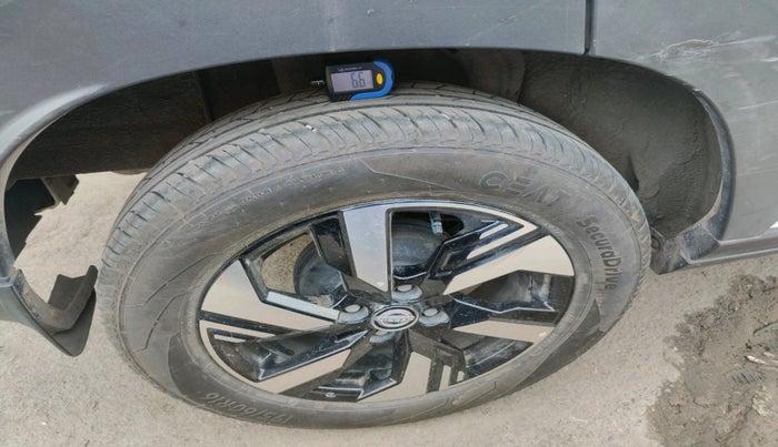 2025 Nissan MAGNITE N-Connecta B4D 1.0 Petrol AMT, Petrol, Automatic, 8,700 km, tyre