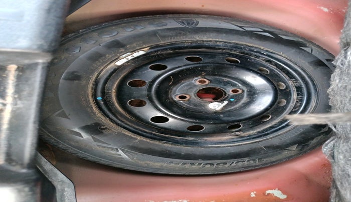 2012 Maruti Swift VDI, Diesel, Manual, 1,21,679 km, tyre