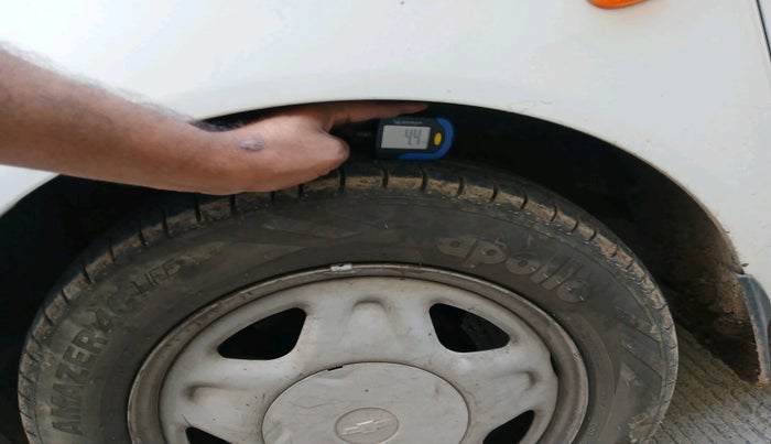 2014 Chevrolet Beat LT PETROL, Petrol, Manual, 76,758 km, tyre