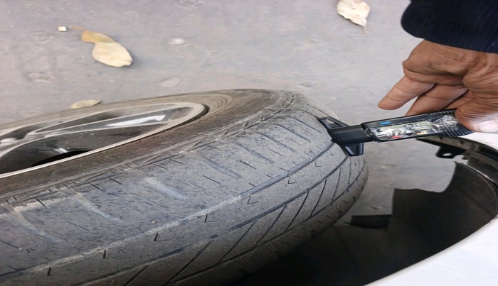 2017 Hyundai Grand i10 SPORTZ (O) AT 1.2 KAPPA VTVT, Petrol, Automatic, 1,34,699 km, tyre