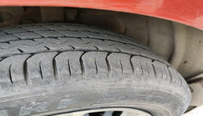 2013 Ford Ecosport AMBIENTE 1.5L DIESEL, Diesel, Manual, 1,20,614 km, tyre