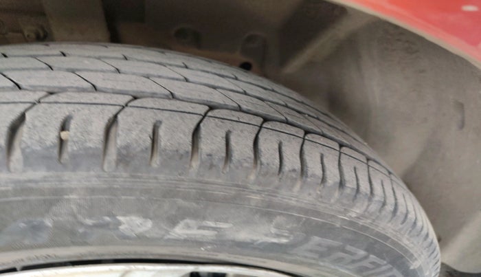 2013 Ford Ecosport AMBIENTE 1.5L DIESEL, Diesel, Manual, 1,20,614 km, tyre