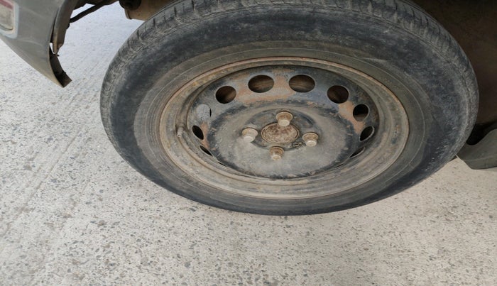 2013 Ford Ecosport AMBIENTE 1.5L DIESEL, Diesel, Manual, 1,20,614 km, tyre