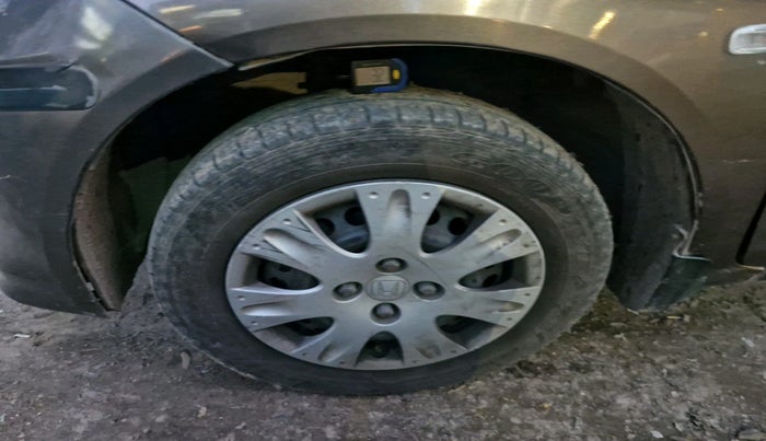 2013 Honda Brio S MT, Petrol, Manual, 1,37,571 km, tyre