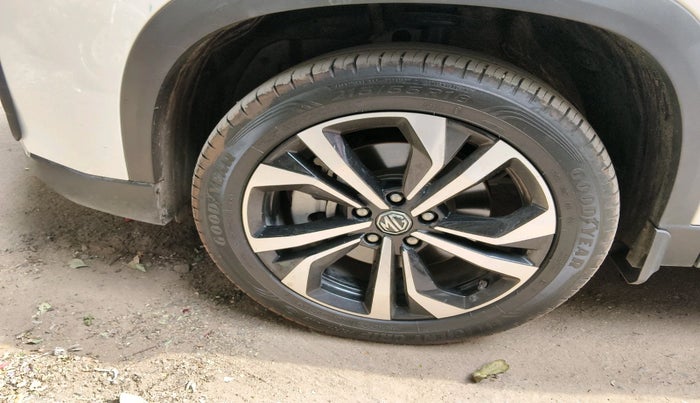 2024 MG HECTOR SHARP PRO 2.0 TURBO DIESEL, Diesel, Manual, 15,196 km, tyre