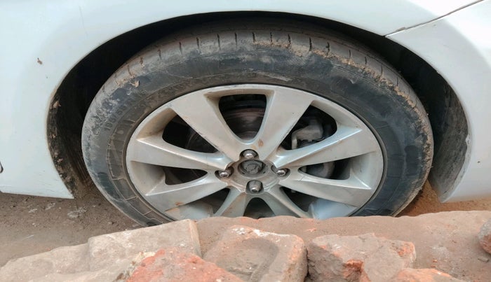 2011 Hyundai Verna FLUIDIC 1.6 CRDI SX, Diesel, Manual, 1,21,000 km, tyre