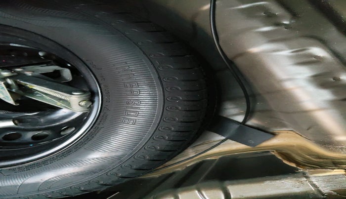 2020 Renault Kwid CLIMBER 1.0 AMT (O), Petrol, Automatic, 33,028 km, tyre