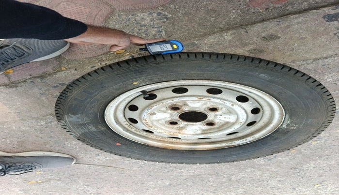 2013 Hyundai Eon ERA +, Petrol, Manual, 38,498 km, tyre