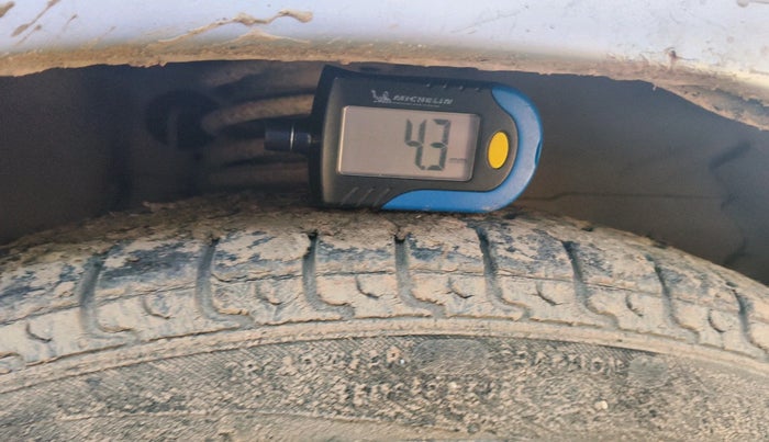 2011 Maruti Zen Estilo LXI CNG, Petrol, Manual, 1,65,374 km, tyre