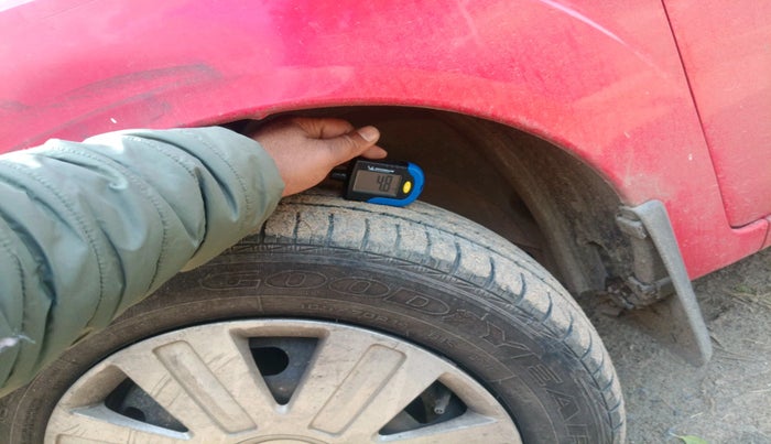 2011 Ford Figo ZXI 1.2 PETROL, Petrol, Manual, 75,357 km, tyre