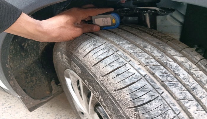 2025 Mahindra XUV700 MX Petrol MT 7 STR, Petrol, Manual, 378 km, tyre