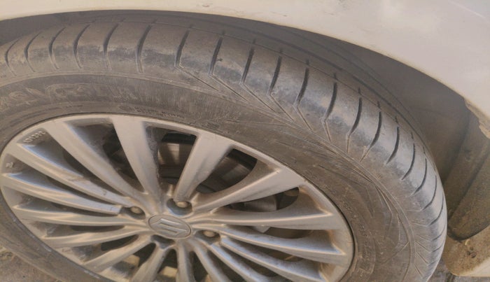 2017 Maruti Ciaz ZDI+ SHVS, Diesel, Manual, 1,90,401 km, tyre