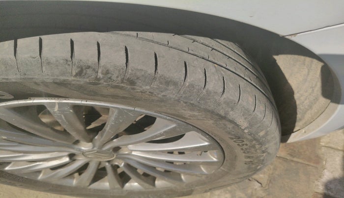 2017 Maruti Ciaz ZDI+ SHVS, Diesel, Manual, 1,90,401 km, tyre