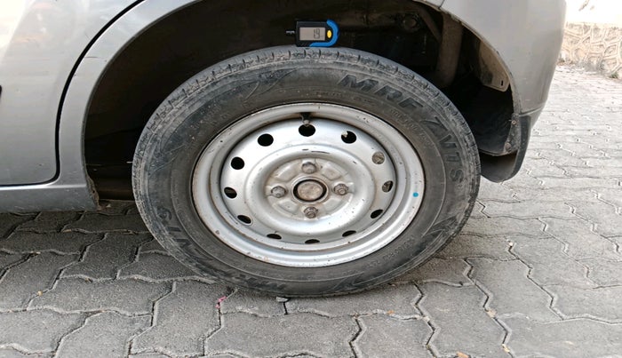2013 Maruti Wagon R 1.0 LXI CNG, Petrol, Manual, 1,34,385 km, tyre