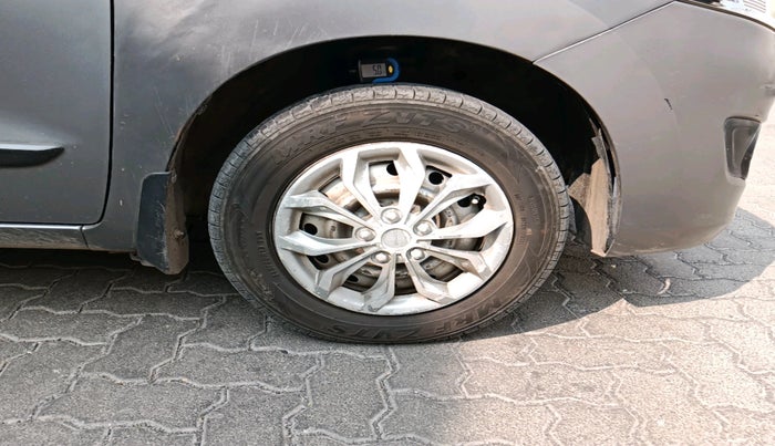 2013 Maruti Wagon R 1.0 LXI CNG, Petrol, Manual, 1,34,385 km, tyre