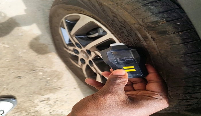 2025 Mahindra XUV 3XO AX5 1.2 L TCMPFI AT, Petrol, Automatic, 7,310 km, tyre