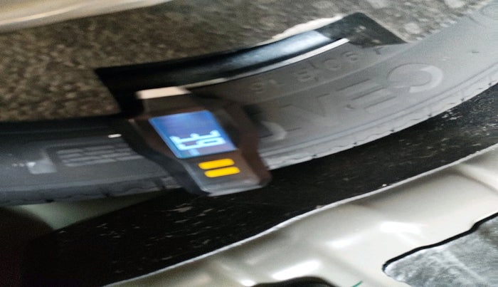 2025 Mahindra XUV 3XO AX5 1.2 L TCMPFI AT, Petrol, Automatic, 7,310 km, tyre