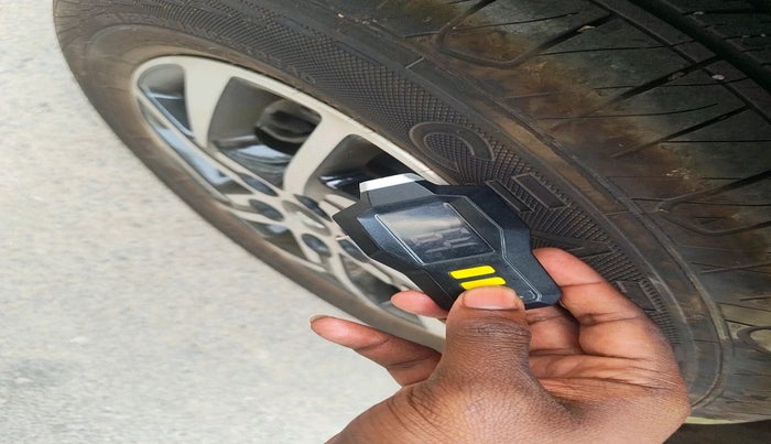 2025 Mahindra XUV 3XO AX5 1.2 L TCMPFI AT, Petrol, Automatic, 7,310 km, tyre