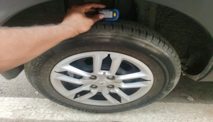 2022 Renault TRIBER RXT, Petrol, Manual, 8,282 km, tyre