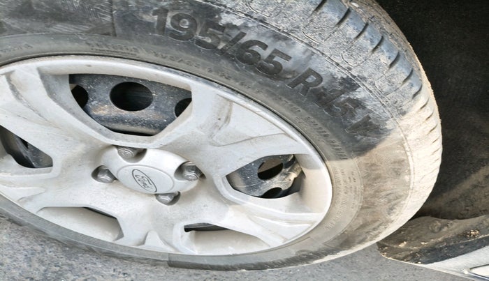 2014 Ford Ecosport AMBIENTE 1.5L DIESEL, Diesel, Manual, 1,05,231 km, tyre