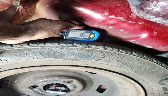 2017 Renault Kwid RXT 1.0, Petrol, Manual, 60,586 km, tyre