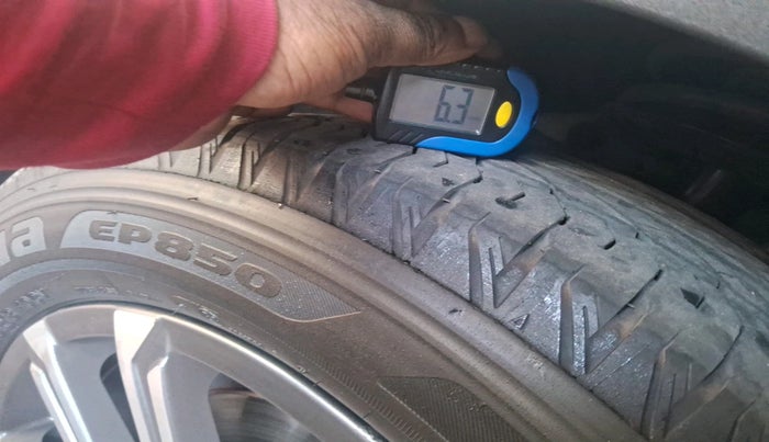 2022 Mahindra XUV700 AX 7 LUXURY P AT 7 STR, Petrol, Automatic, 93,809 km, tyre