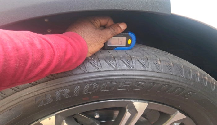 2022 Mahindra XUV700 AX 7 LUXURY P AT 7 STR, Petrol, Automatic, 93,809 km, tyre