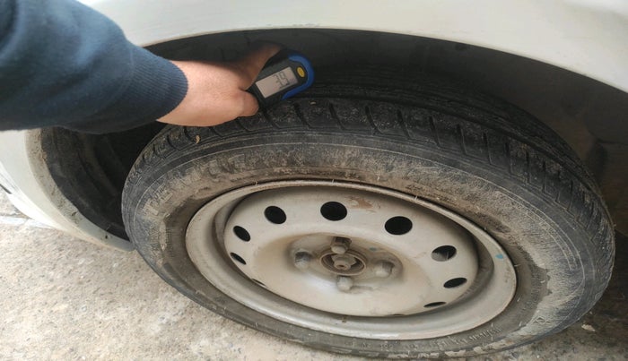 2019 Maruti Swift Dzire TOUR S-CNG, Petrol, Manual, 1,31,044 km, tyre