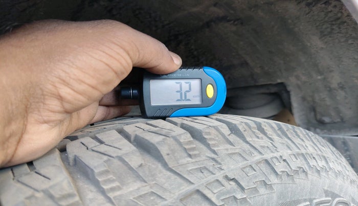 2012 Mahindra Xylo E9, Diesel, Manual, 7,50,000 km, tyre